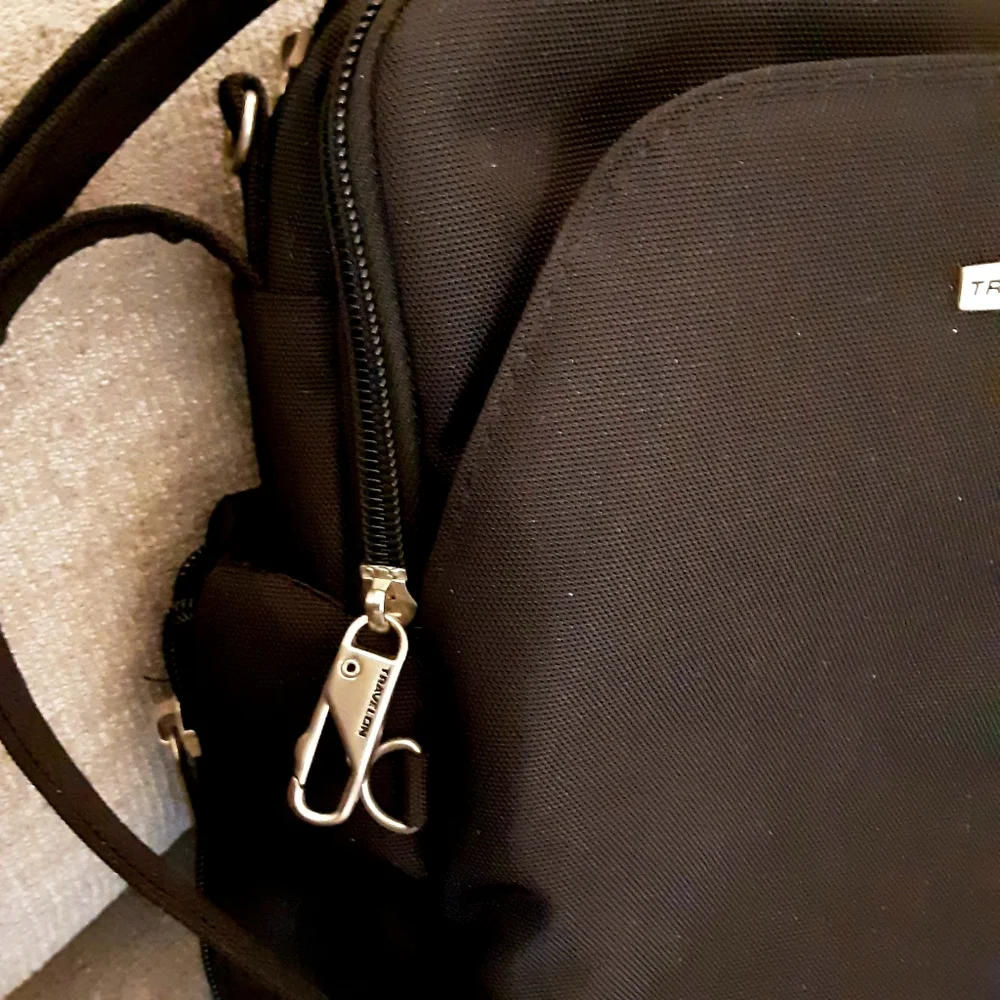 Travelon Black Anti-Theft Classic Crossbody Bag - Picture 4 of 13